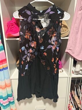 Daytrip Black Floral Lace Trim Sleeveless Top